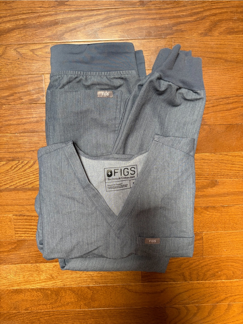FIGS Scrub Set